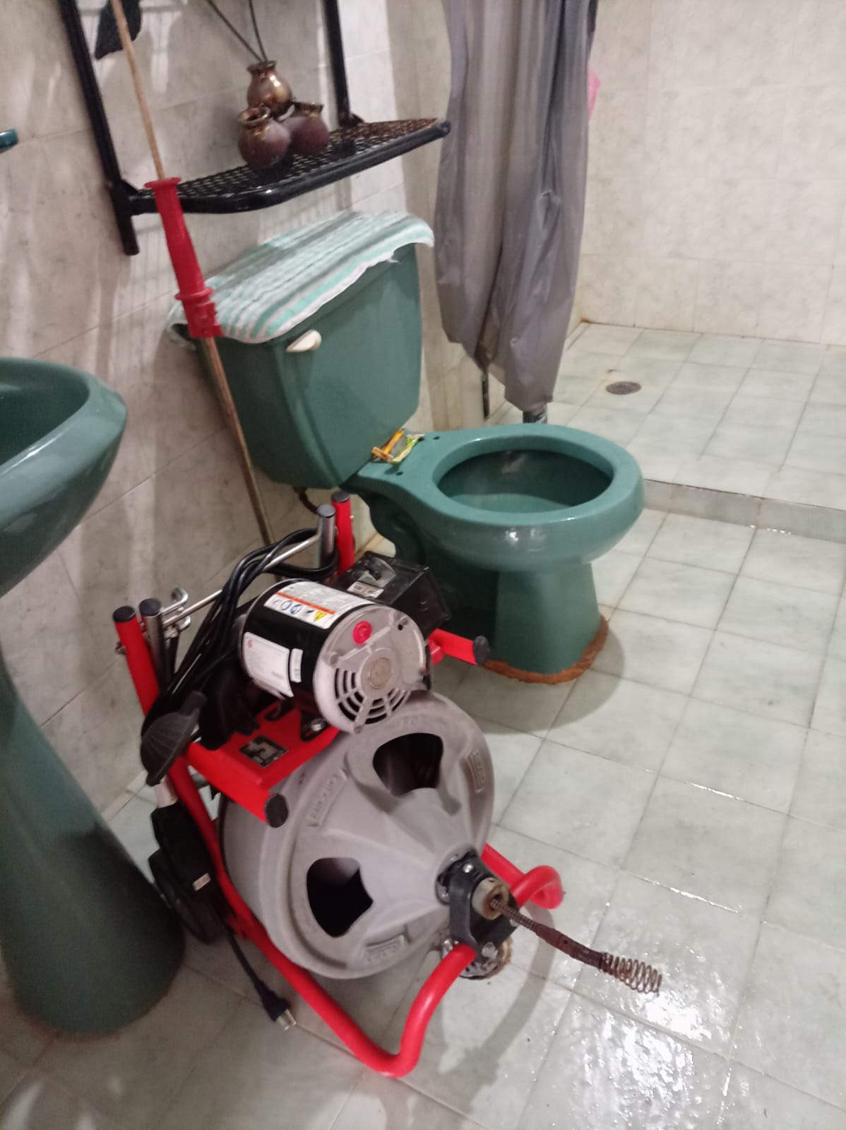 Destape de sanitario con equipo real